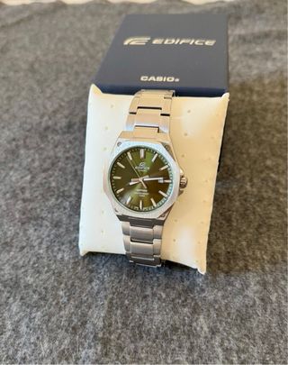 Reloj Casio Edifice Esfera Verde Correa Plateada