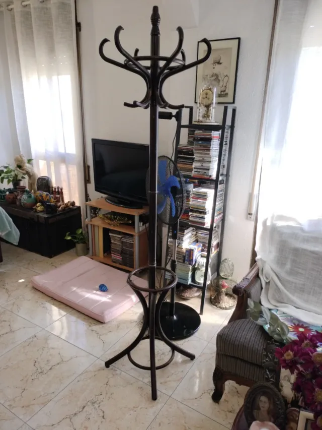 Perchero de madera antiguo