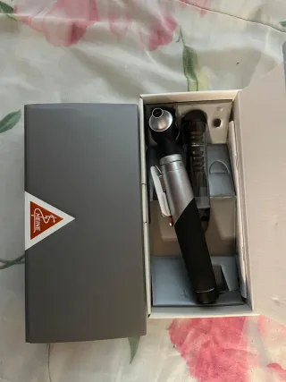 Maletín Médico con estetoscopio,tensiómetro,otosco