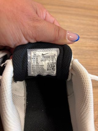 Scarpa Nike ragazzo/a bianca e nera