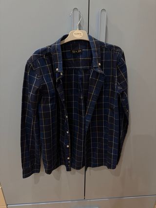 Camisas de niño, se venden las 4 por 20 euros 