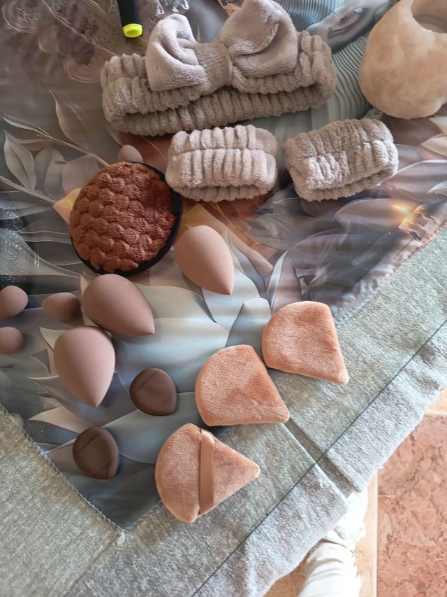 Juego de maquillaje beige y marrón