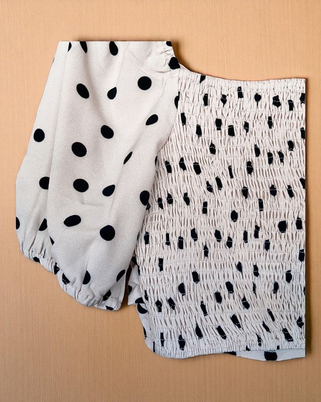 Top lunares beige con fruncido
