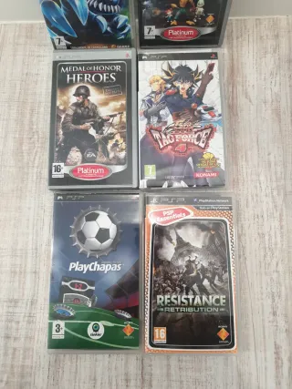 Set di scatole vuote per videogiochi con manuali