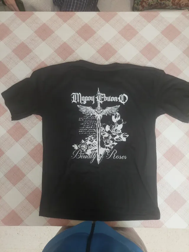 Camiseta Negra Beauty of Roses