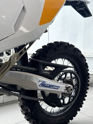Husqvarna FE 250 Heritage 2025