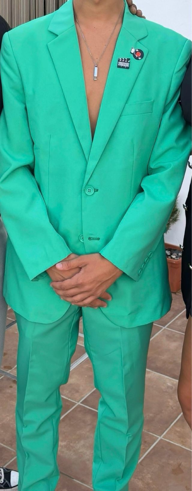 Traje Opposuits Verde y Morado Talla S