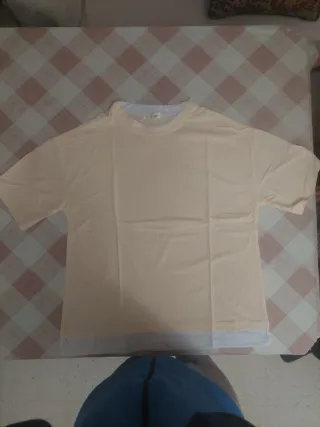 Camiseta beige básica