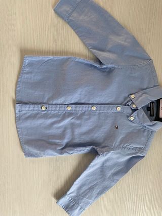 Camisa Tommy Hilfiger niño azul. talla 80cm 