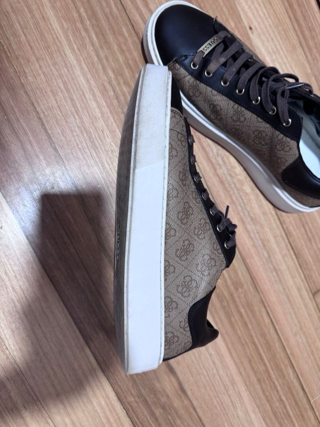 Zapatillas Guess Hombre Beige y Marrón