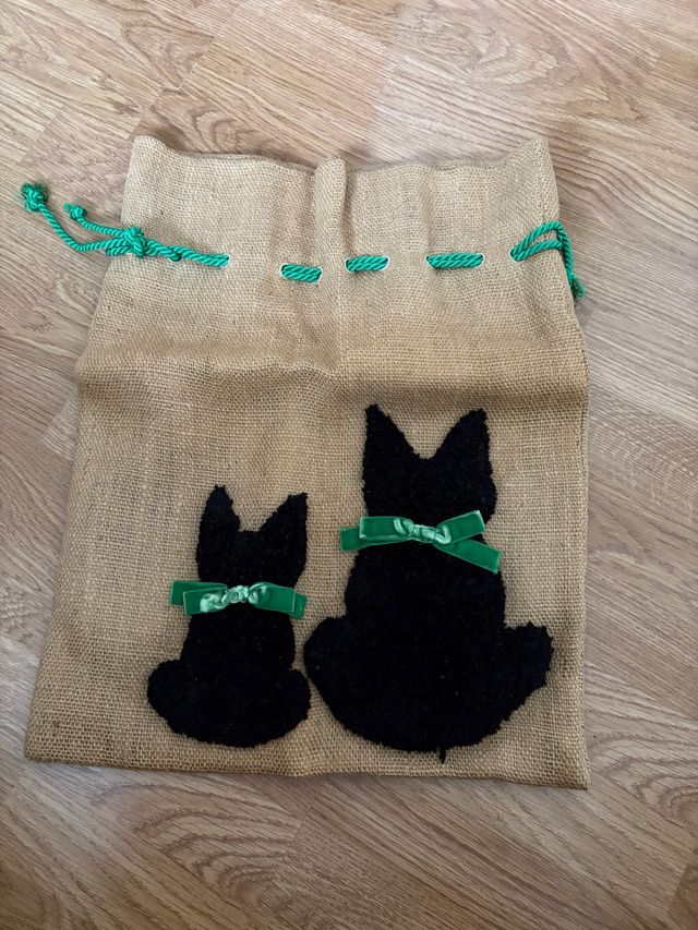 Bolsa de tela con gatos y lazos verdes