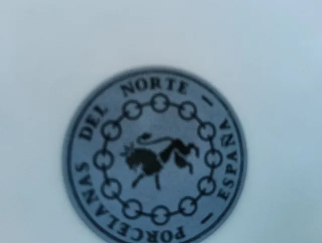 12 Platos de porcelana con borde dorado