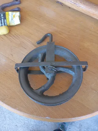 Carrucha de polea antigua