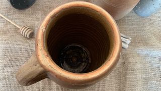 Brocca antica in gres