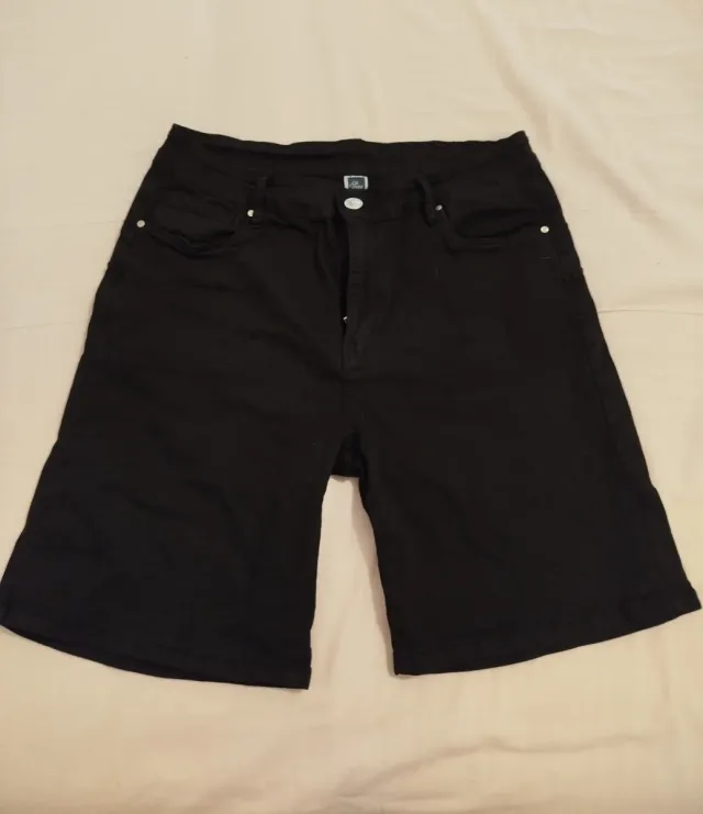 Pantalón vaquero corto negro