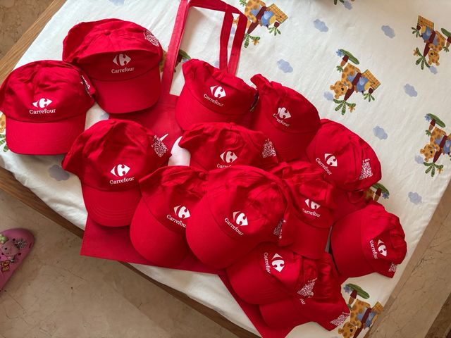 13 Gorras Carrefour Merchandising Rojas
