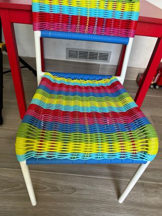 Escritorio y silla infantil rojo
