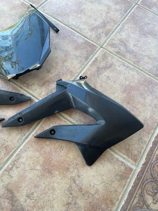 Plásticos y careta DRD