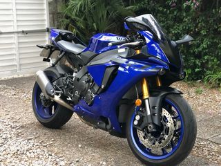 Yamaha R1 Azul