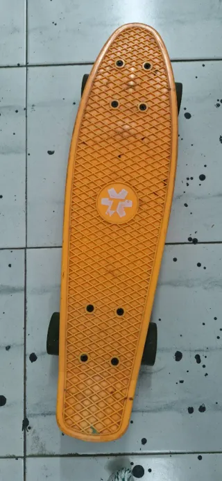 Monopatín naranja Penny Board