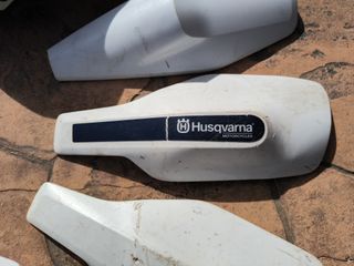 Plásticos y funda de asiento Husqvarna 2020