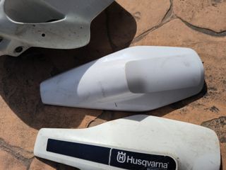 Plásticos y funda de asiento Husqvarna 2020