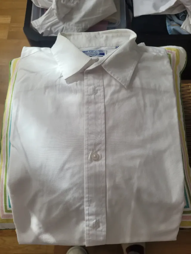 Camisa blanca niño Jack & Jones. Talla 16. Tengo 4