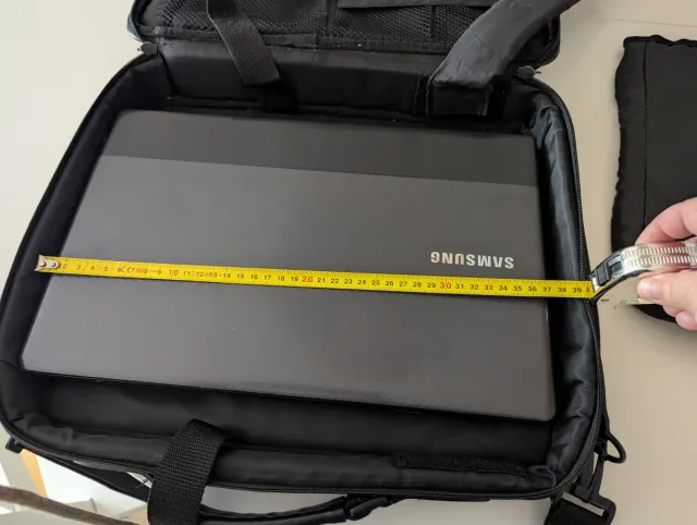 Custodia portatile nera Targus con regalo