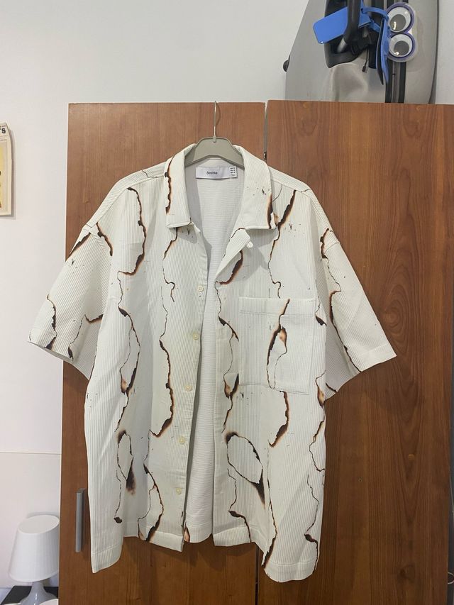 Camisa Bershka Estampado Quemado