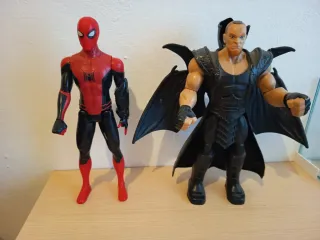 Muñecos Superhéroes Spiderman y villano.