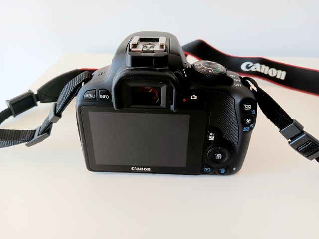 OFERTA Cámara Canon EOS 100D