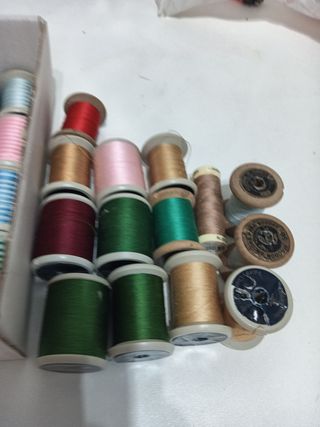 Lote de hilos para máquina de coser.