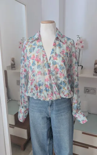 Blusa gasa cruzada floral manga larga Zara S