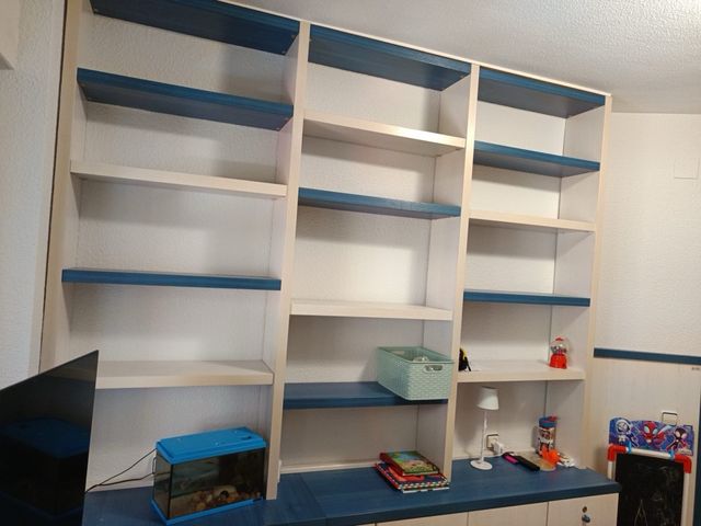 Estantería librería modular beige y azul