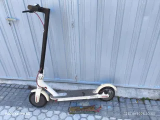 Patinete Eléctrico Blanco AVERIADO