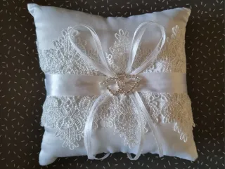 Cuscino portafedi pizzo e fiocco