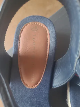 Sandalias cuña Tommy Hilfiger azul y rojo