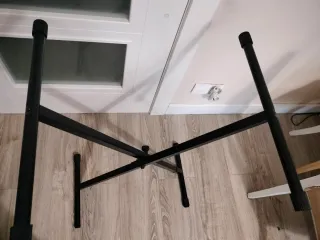 Teclado Yamaha PSR-E363. Pedal y Patas incluido.