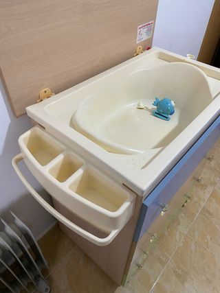 NEGOCIABLE Cuna convertible con bañera y cajones