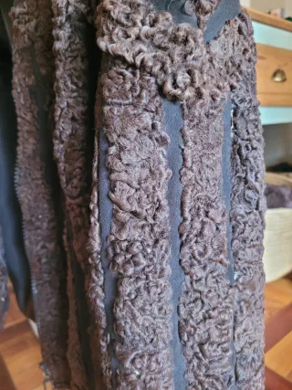 Abrigo auténtico de astracán marrón