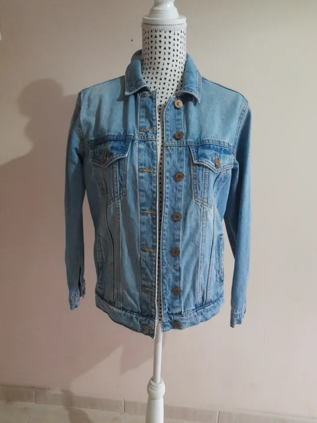 Cazadora vaquera Bershka 