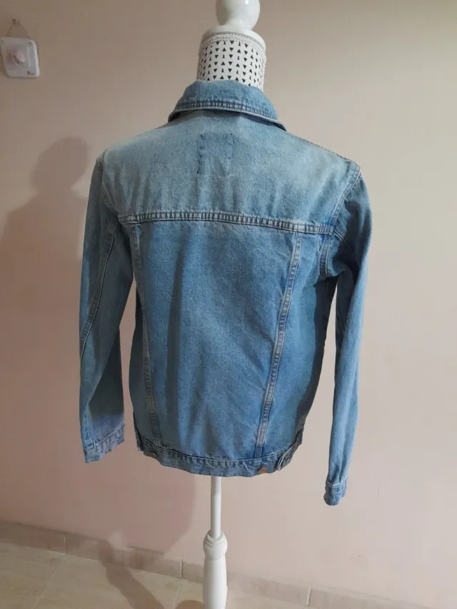 Cazadora vaquera Bershka 