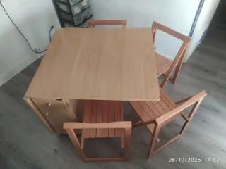 Mesa extensible y sillas