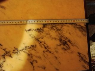 Mesita de salón de mármol y madera