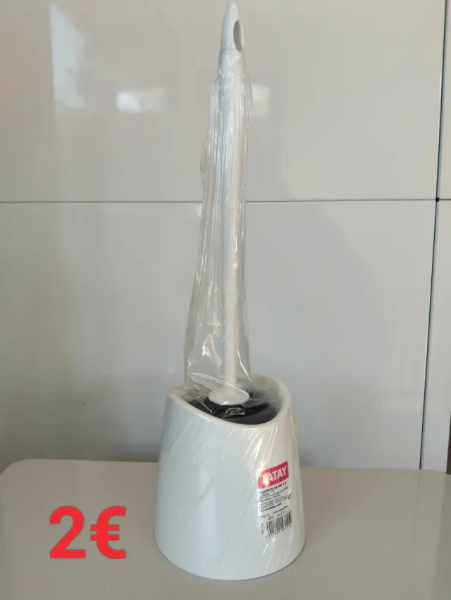 Escobilla de baño blanca y negra