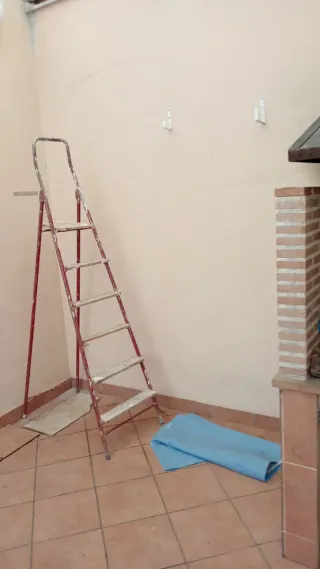 Pintura de pared color amarillo pálido