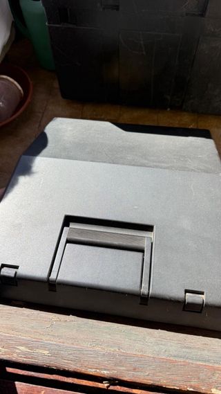 Máquina de escribir Olivetti Studio 46 con caja