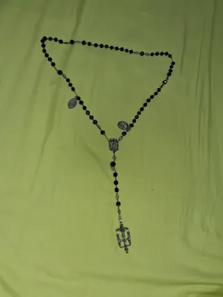 Rosario negro y plata y azabache