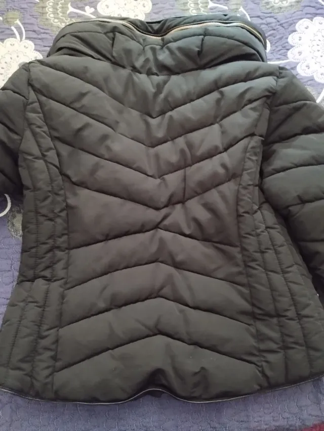 Chaqueta Zara Basic acolchada negra Talla M