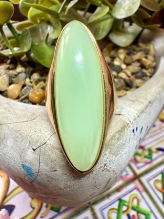 Anillo oro rosa y crisopasa natural